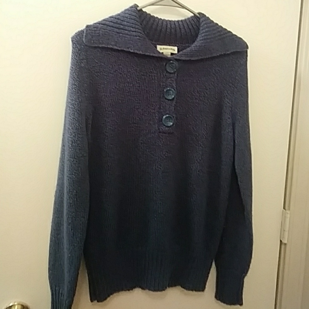Pullover sweater
